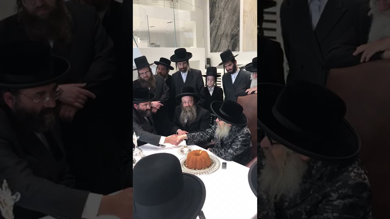 כ״ק אדמו״ר מסאטמאר שליט״א בקביעת מזוזה אינעם נייעם פראכטפולן היי סטייל טייל געשעפט אין מאנסי