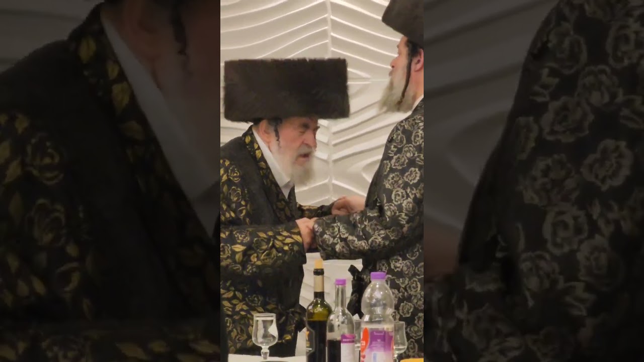 האדמו"ר מויז'ניץ בריקוד עם האדמו"ר משאץ אשדוד בשמחת נישואי בתו הכלה