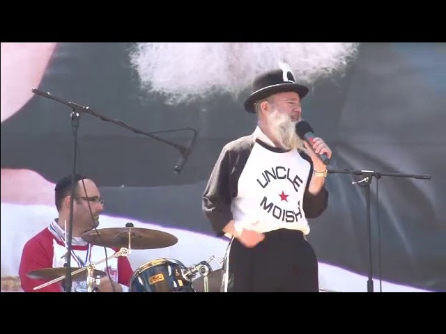 Uncle Moishy Sings "The Ahavas Yisroel Song"