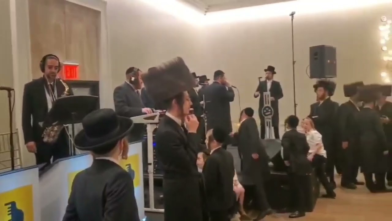 Avrumi Berko 🎹 Shea Berko, Shlome Zalmen Horowitz 🎤 Shira Choir