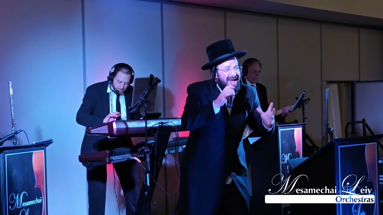 Abba Deutsch sings a wedding in Chicago with Mesamechai Leiv Orchestras