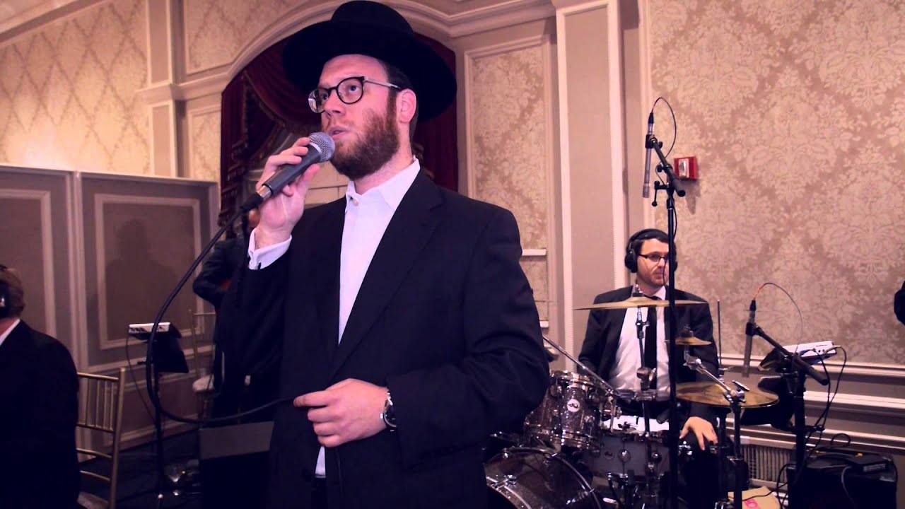 Freilach feat. Yumi with Shira - Sheyiboneh יומי לעווי פריילך ושירה - שיבנה