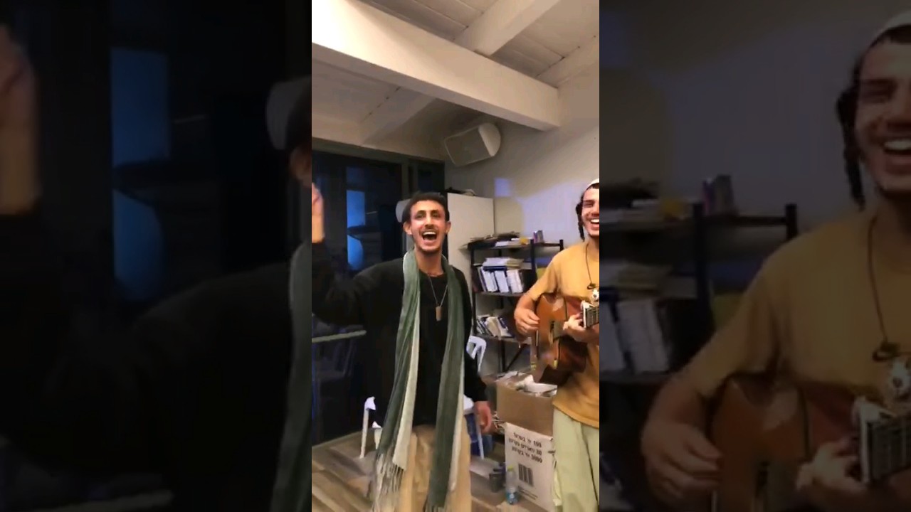 שיר דוד גדסי וחבורתו שרים "כובשים את עזה" ואת "התקווה" של דניאל סעדון