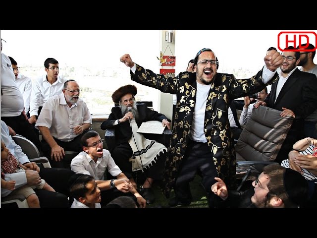 Lipa Schmeltzer" going crazy at a show in Israel #HD# ליפא שמעלצר מופיע בסוכות אצל ר" קלמן גולדשמיד