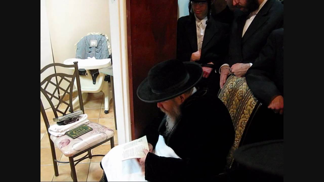 Lelover Rebbe Candle Lighting