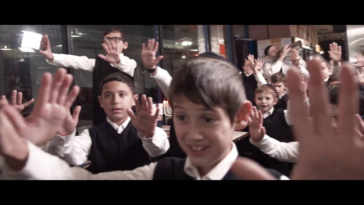 New York Boys Choir - "Spin That Dreidel" (feat. Avremi G.)