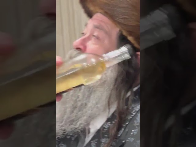 אדמו''ר מבישטנא בריקוד במוצאי שבת תולדות תשפ''ד