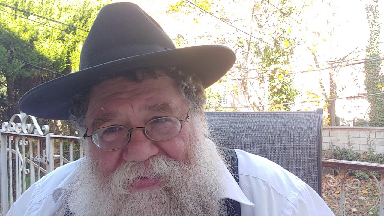 Rebbe at JFK 1956 - Torah Vodaas
