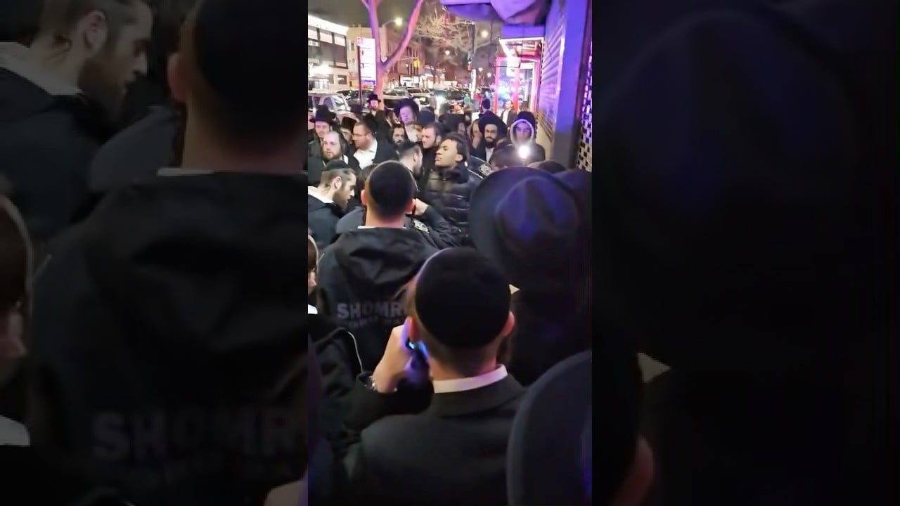Shomrim arresting a perp on the streets of Boro Park, In the middle of Bein Hazmanim… 😅