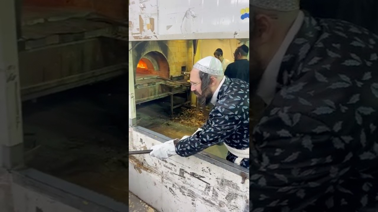 האדמו״ר ממעזבוז באפיית מצות לקראת חג הפסח
