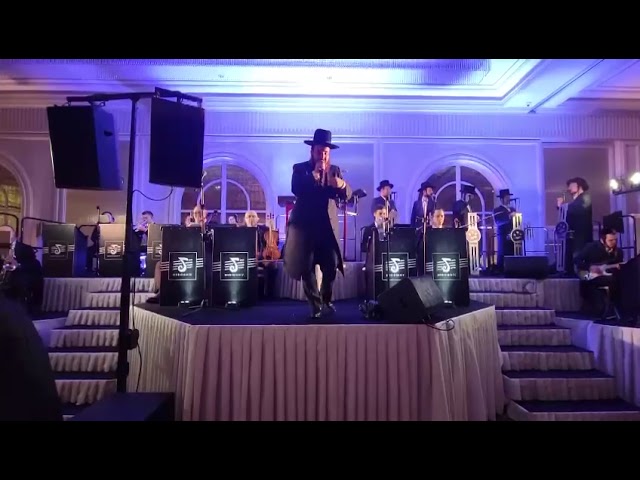 יידי ביאלסטוצקי עם מקהלת שירה ותזמורת של יוסי שטענדיג