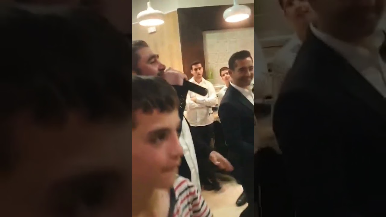 דוד חפצדי שר את השיר "כובשים את עזה" של דניאל סעדון. שידור ב"קול ברמה" עם רפי אוחנה