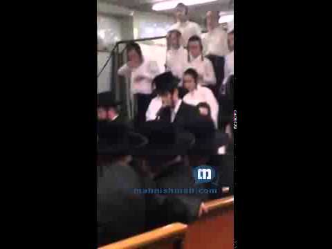 Motti Steinmetz Singing In Satmar