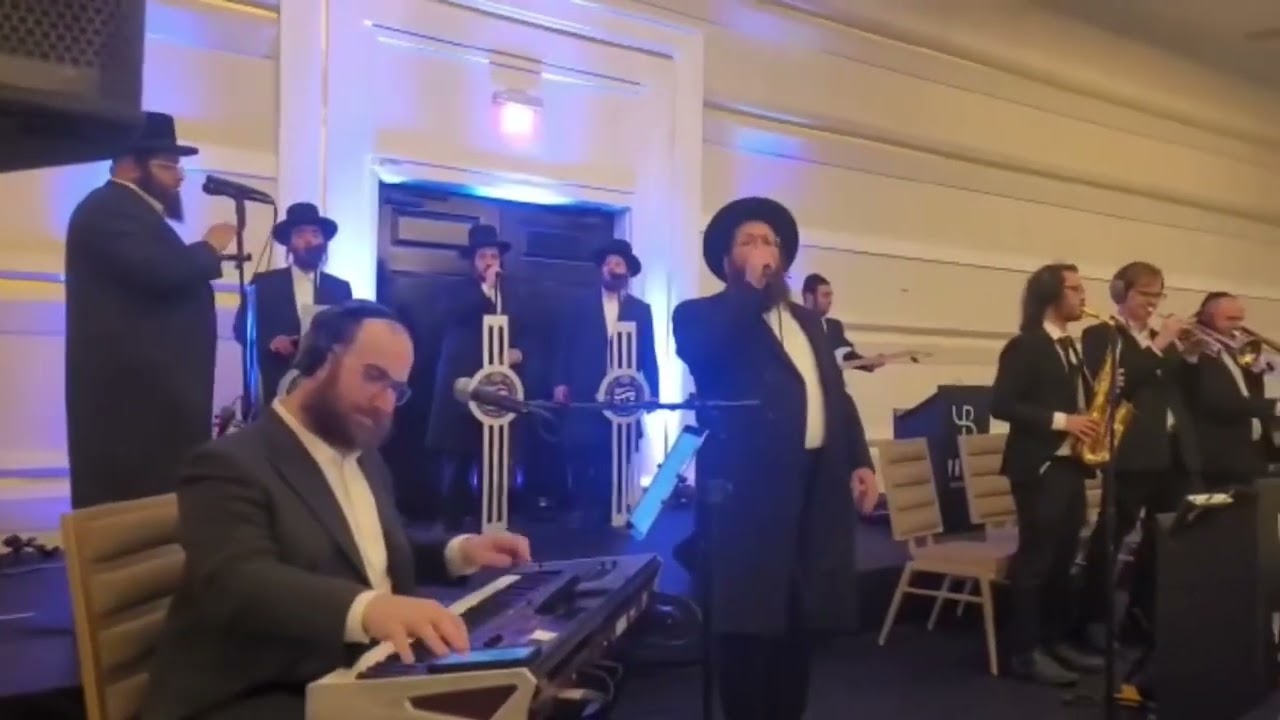 שלומי דסקל עם מקהלת שירה ותזמורת של יענקי בריסקמן