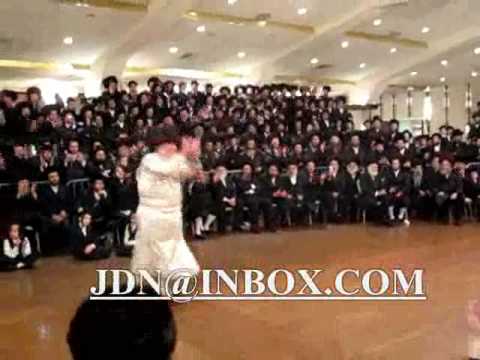 Toldos Aharon wedding mitzvah tantz