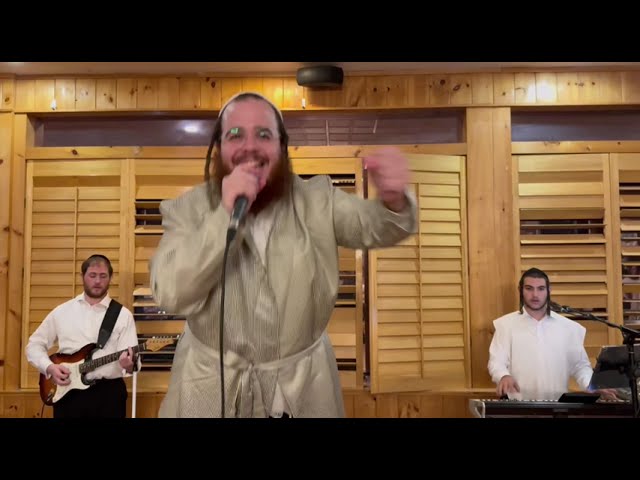 יידי ביאלסטוצקי עם הקלידן אברומי כהן בערב מעניין