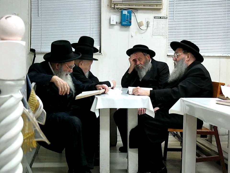 Satmar Chassidim learning in Miami Florida