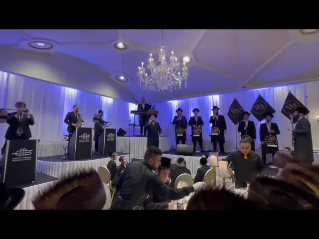 זרילי ווערצברגר עם מקהלת לב והקלידן מוטי ברייער