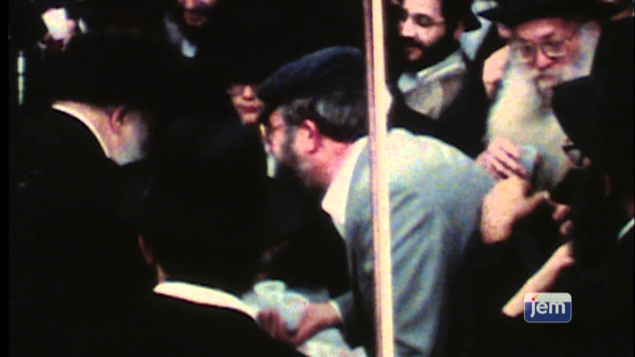 Yossi Melamed, beloved photographer at 770