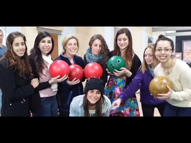 College students singing Od Yavo Shalom Aleinu!!
