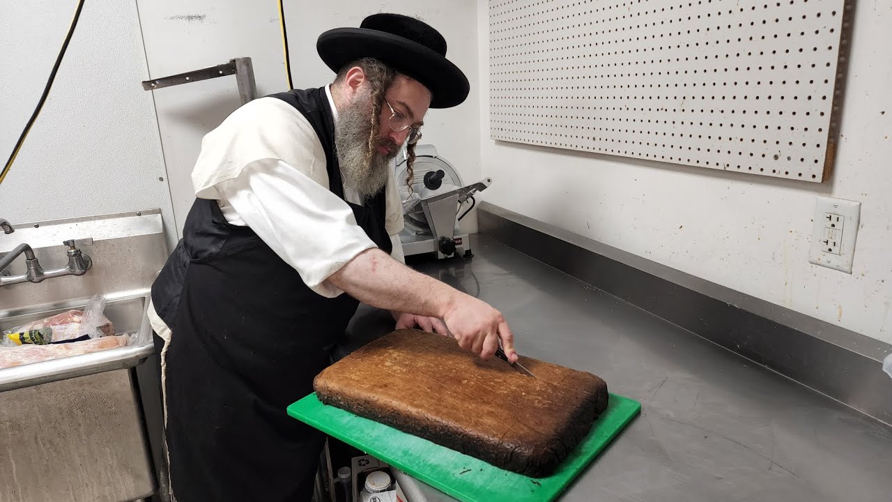 Erev shabbos at Crunch time with R' Shlome Hersh Eckstein...   about eating kugel