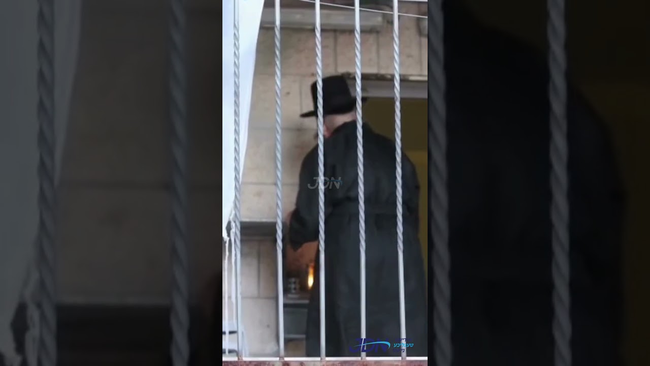 הגרי"ז סאלאווייטשיק ר"י בריסק ביי הדלקת נרות חנוכה - ליל א' חנוכה