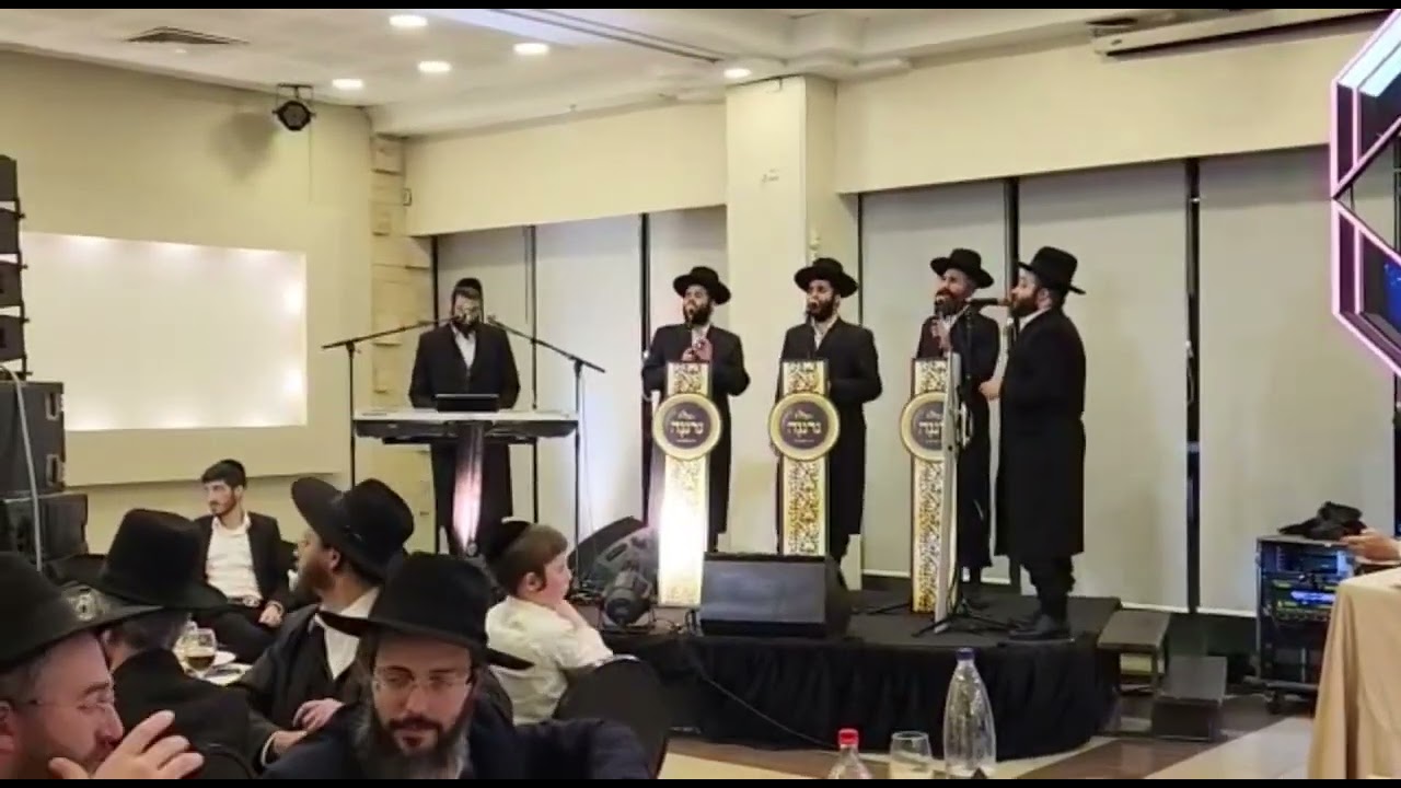 מקהלת נרננה עם הקלידן יענקי רובין