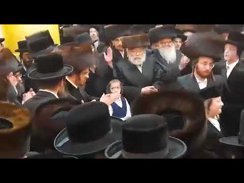 כ״ק אדמו״ר מסאדיגורא שליט״א איז זיך משתתף ביי א חתונה פון אחד מחסידיו