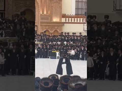 Boyan Rebbe Dances With His Einikel At His Wedding (Menachem Av 5784)