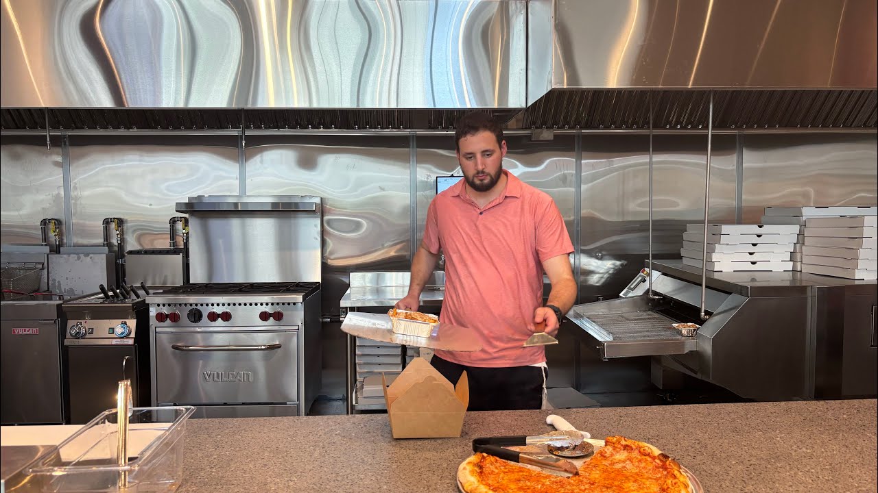 Broadway Pizza: Montreal’s Hottest New Kosher Pizzeria!