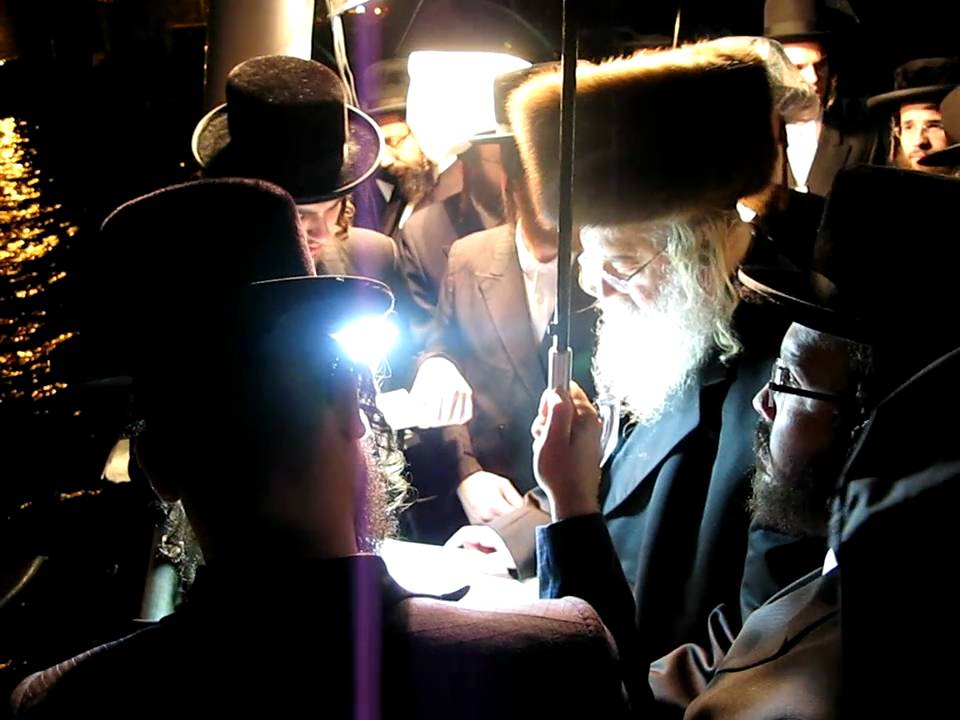 Tashlich with Munkatcher Rebbe