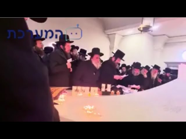 Oldest Son of Boyan Rebbe at The Tziyon of The Ruziner Rebbe Zt”l | בנו בכורו של האדמו”ר מבאיאן