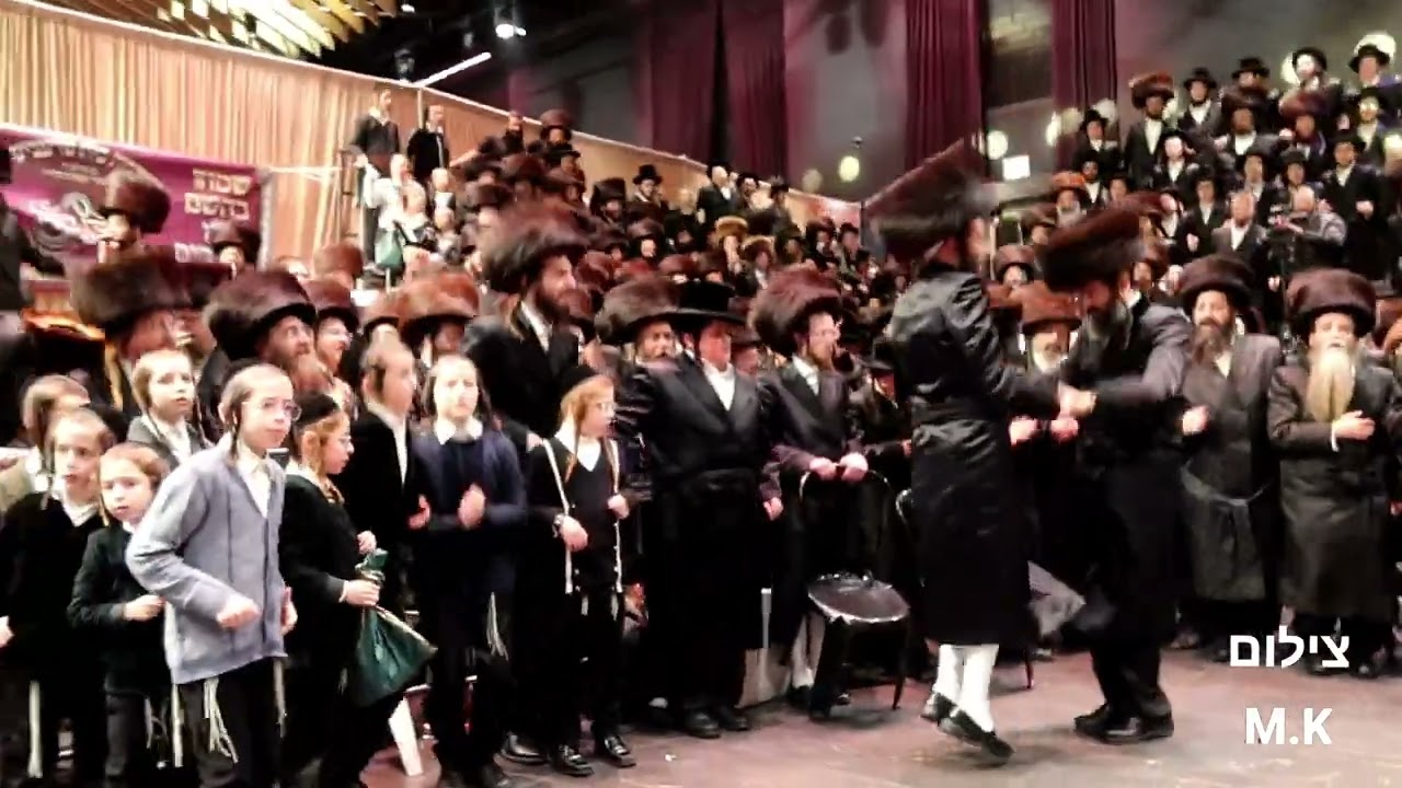 כ"ק מרן האדמו"ר מזוועהיל שליט"א בריקוד סוער עם בנו החתן בשמחת החתונה
