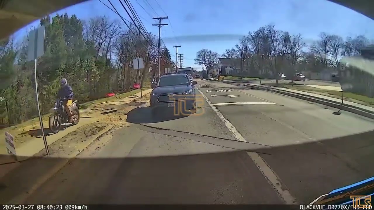 Motorcyclist riding on sidewalk falls and blames driver - dashcam saved him