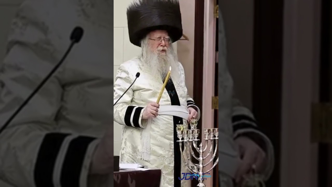 האדמו"ר מניקלשבורג ביי הדלקת נרות חנוכה - ליל א' חנוכה