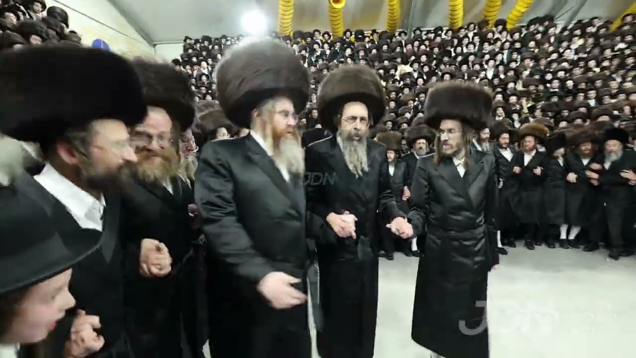 האדמו"ר מתולדות יהודה סטוטשין ביים טיש לרגל חמשה עשר באב אין ירושלים