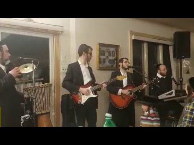Chanukah Kumzitz With Dovy Meisels