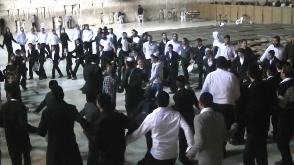 Shira Chadasha Boys Choir Dance at the Kotel
