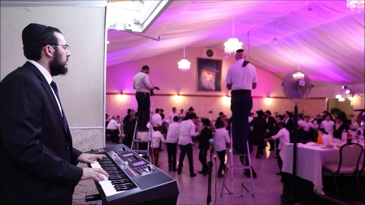 מענדי קורנט - מחרוזת שמחה | 'אוהל האירועים' בכפר חב''ד