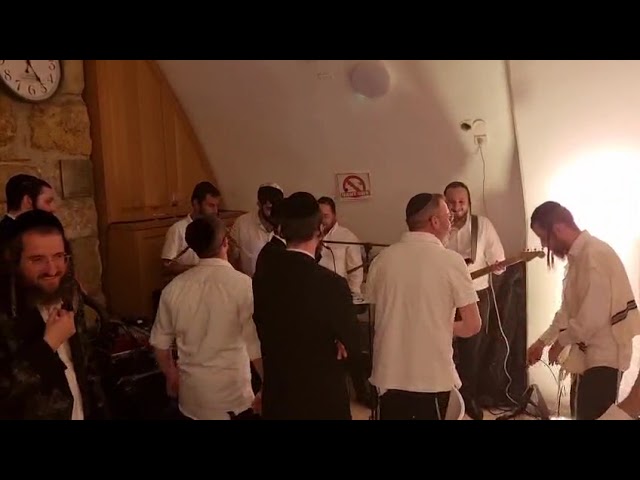 שימי ליפשיץ במחרוזת שירי רבינו