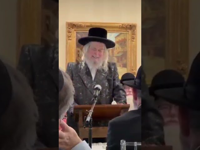 כ"ק אדמו"ר ממונקאטש שליט"א ביים אויפטרעטן ביי א מסיבה לטובת די מוסדות