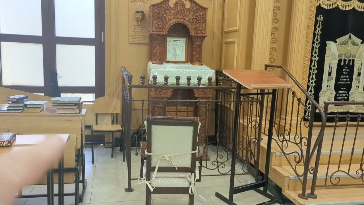 Katamon #10- Erlau Rebbe, Reb Yochanon Sofer's chair in his large shul - RC Dalfin