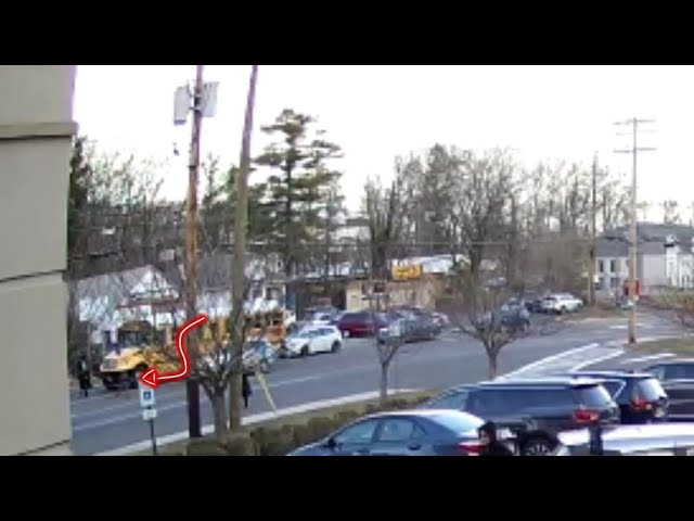 Kid Almost Involved In Accident When Driver Ignores Active School Bus, With Fleshing Lights | Monsey