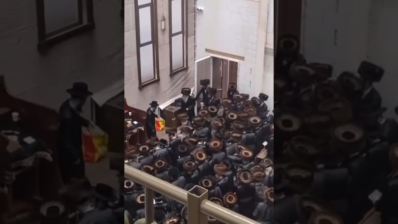 Pshevorsk Rebbe Entering His Beis Medrash First Selichos 5785
