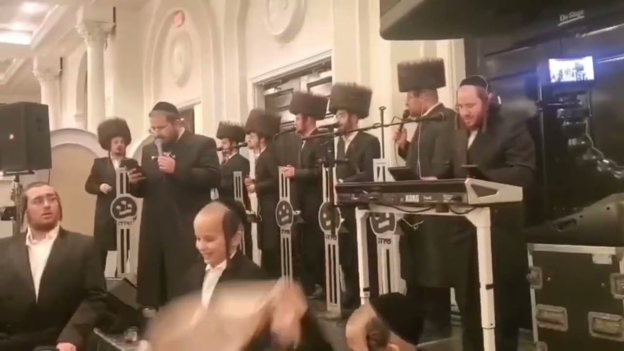 Avrumi Berko 🎹 Shea Berko, Moishy Rosenberg 🎤 Shira Choir