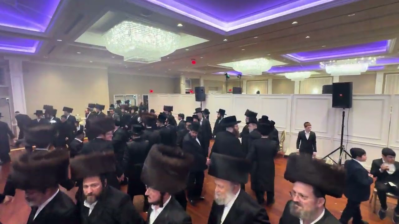 Chesky Schwartz on the keys & Sruly Green
