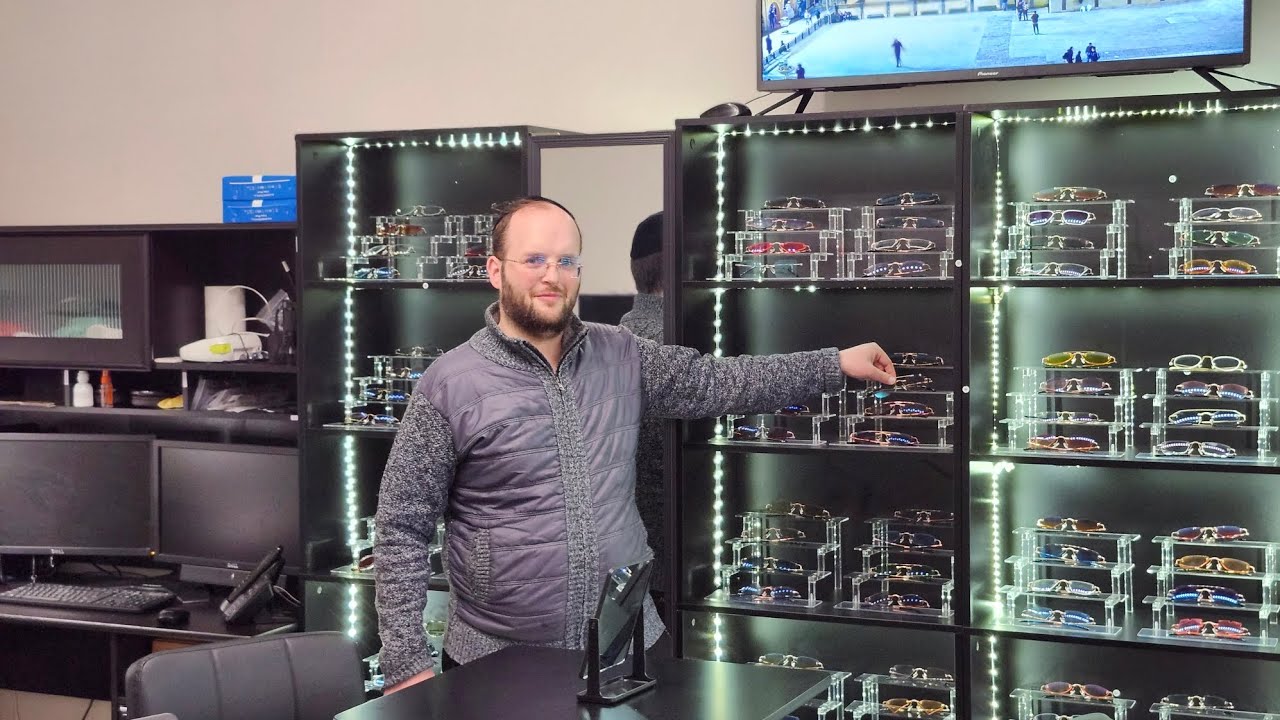 Eyeglasses Fanatic? want the craziest options, Only at U-Optic | interview with Yossi Fruchter