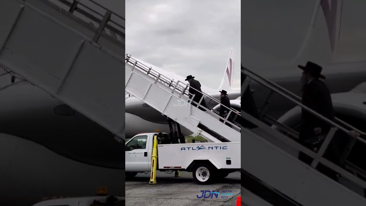האדמו"ר מסאטמאר ביים אויפשטייגן אויפן פליגער צום מסע הקודש בוני המלוכה קיין אייראפע.