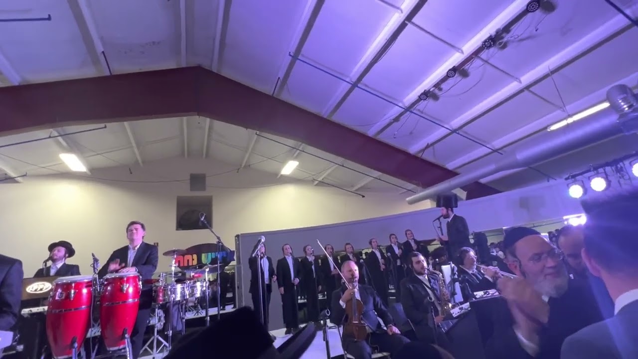 Simches bais hashave with Yiddish nachas