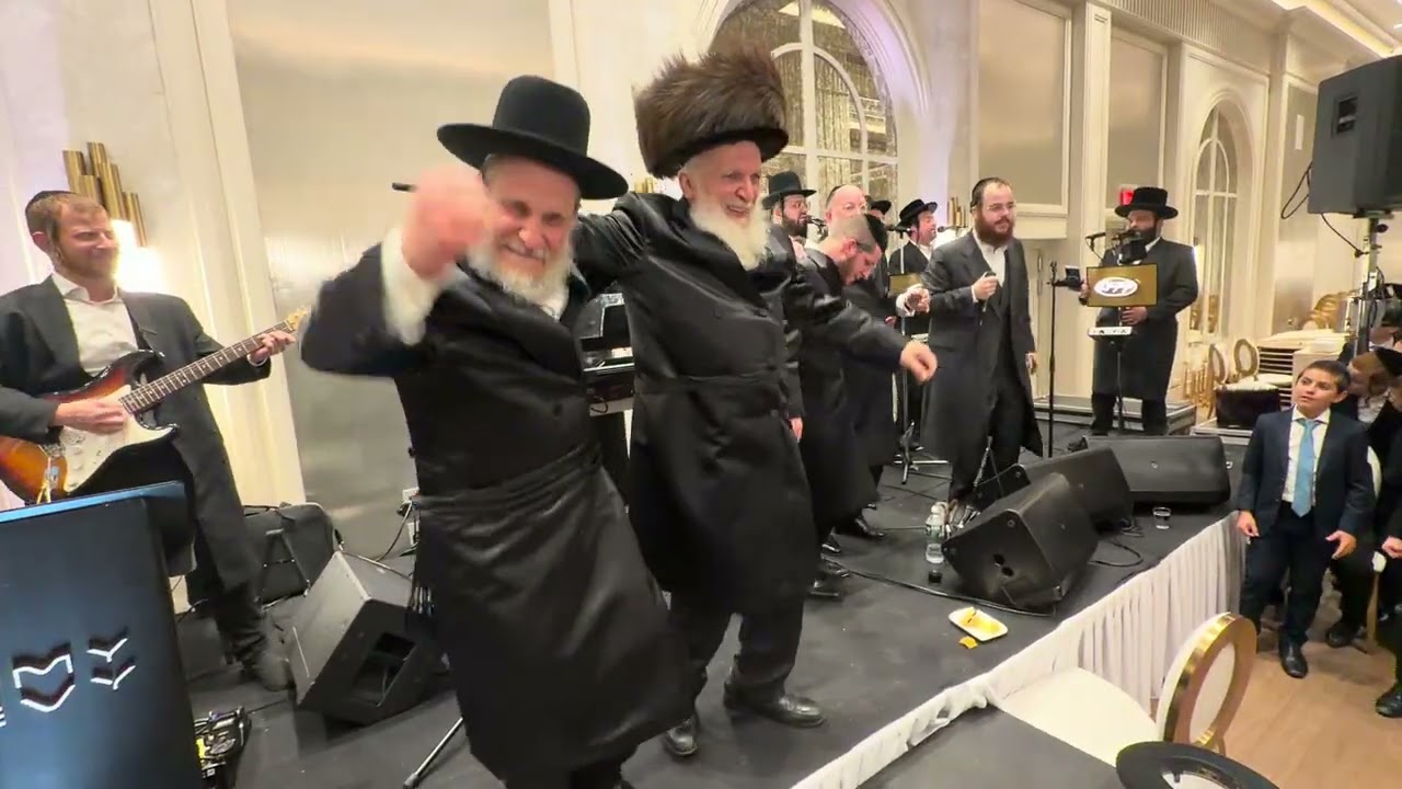 Shimy Levy on the keys & Yidi Bialtostazky @ Bentzion Lichter & Reiner